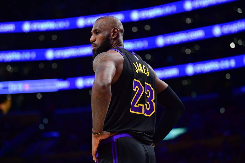 Adam Silver Mendesak LeBron James Segera Tentukan Pilihan Klub Baru