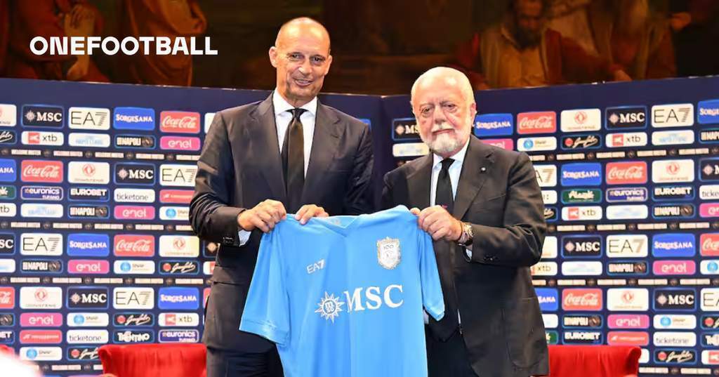 Massimiliano Allegri dan Aurelio De Laurentiis dalam perkenalan pelatih baru Napoli di Naples