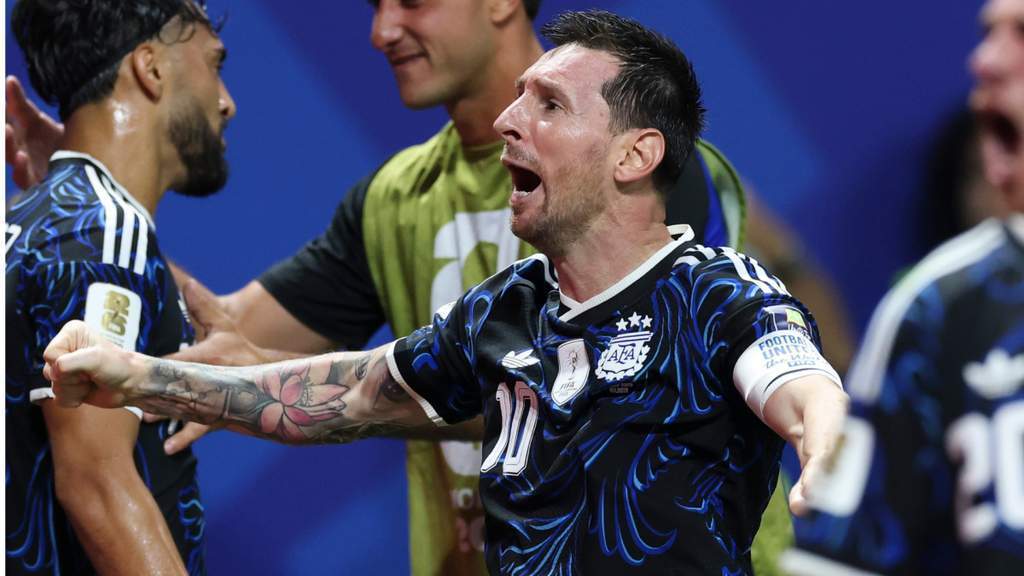 Lionel Messi merayakan kemenangan Argentina atas Inggris di semifinal Piala Dunia 2026