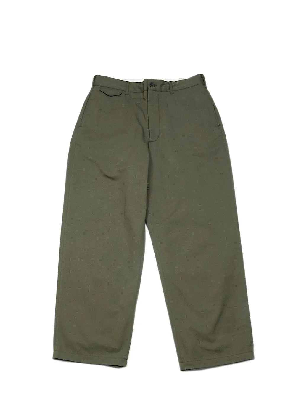 ATM189 Officer Pant Olive Cotton Sanded Cloth dari depan dengan potongan stylish