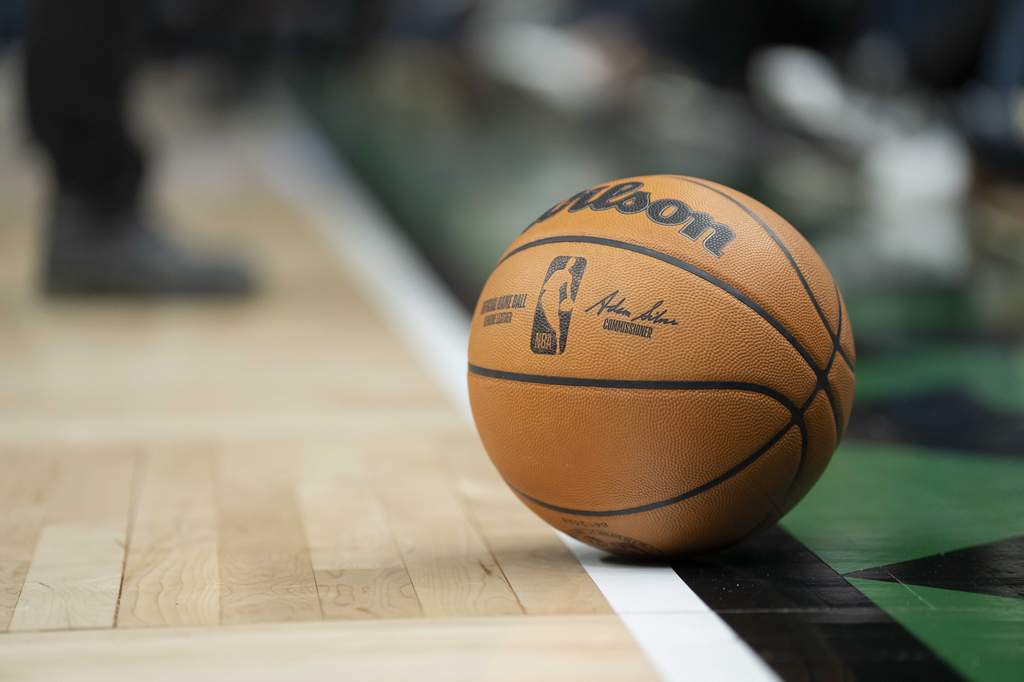 Suasana pendukung Boston Celtics di stadion menjelang pertandingan NBA Summer League