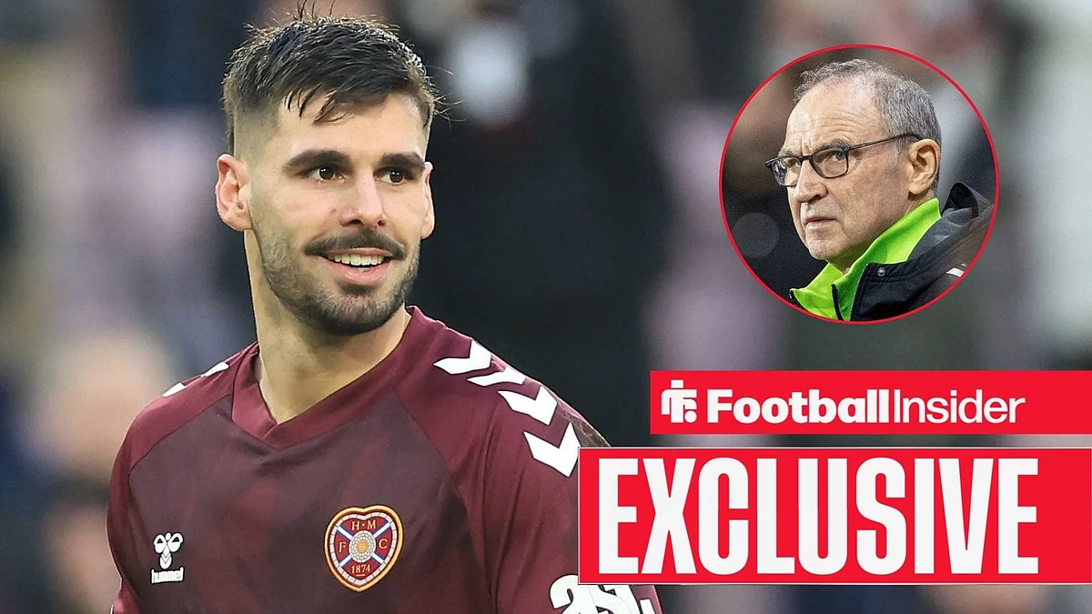 Pemain Claudio Braga berseragam Hearts di lapangan hijau Stadion Tynecastle