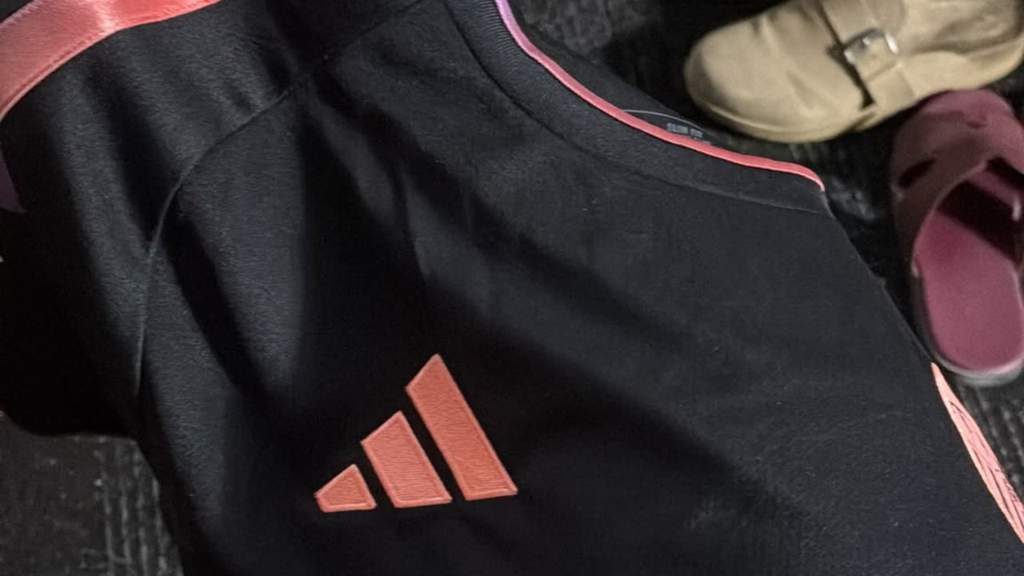 Bocoran desain jersi ketiga Sevilla FC buatan Adidas untuk musim balap 2026/2027