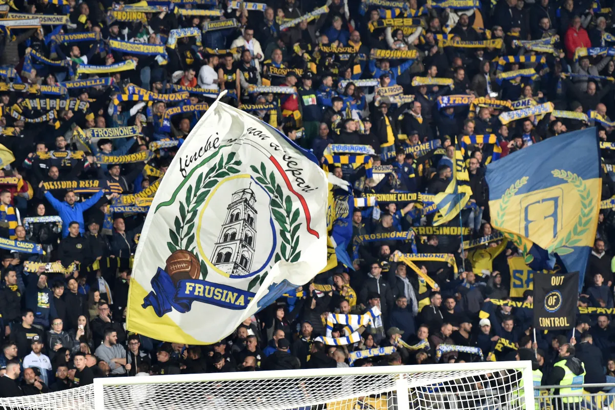 Pemain baru Frosinone bersiap menghadapi musim Serie A di stadion latihan.