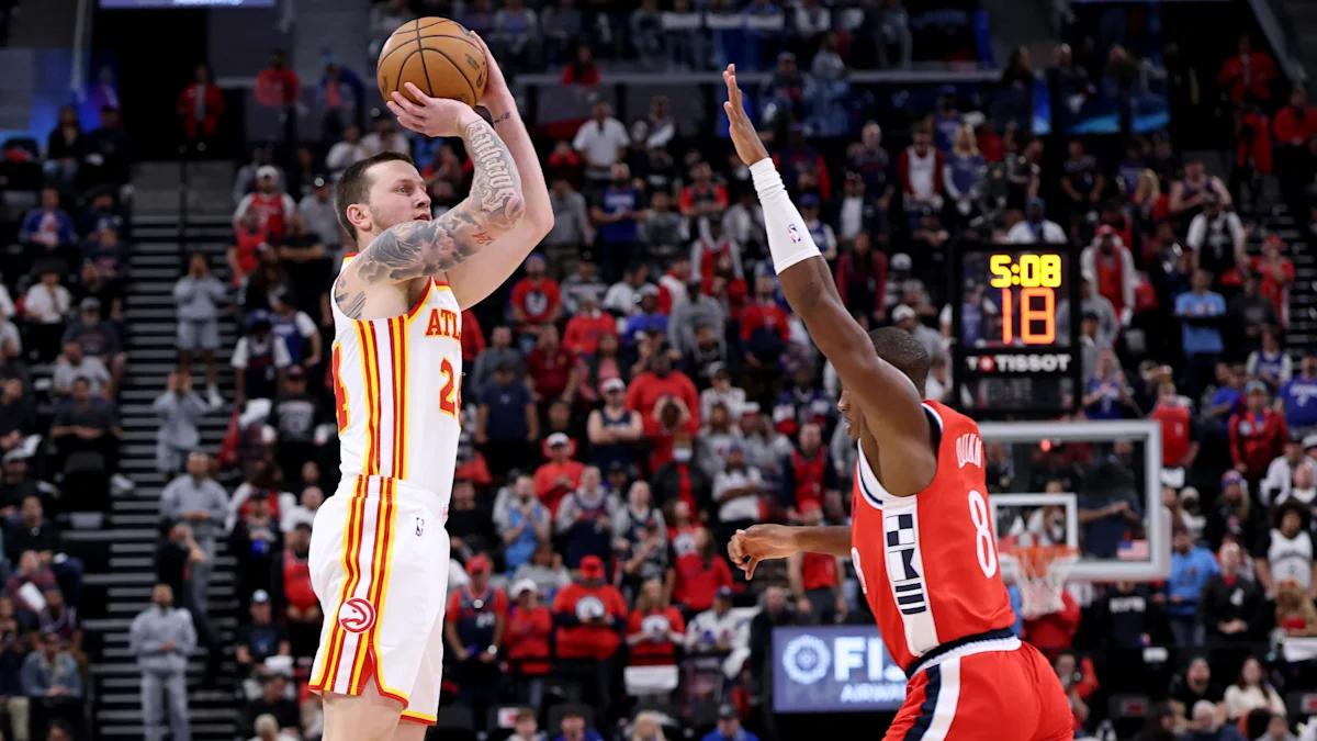 Garrison Mathews bereaksi setelah tembakan tiga angka untuk Atlanta Hawks