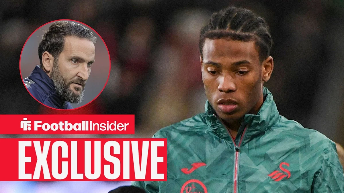 Pemain Chelsea Ishe Samuels-Smith beraksi di lapangan hijau dengan seragam biru