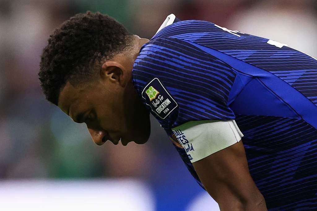 Kylian Mbappe tertunduk lesu setelah Prancis disingkirkan Spanyol di semifinal Piala Dunia 2026
