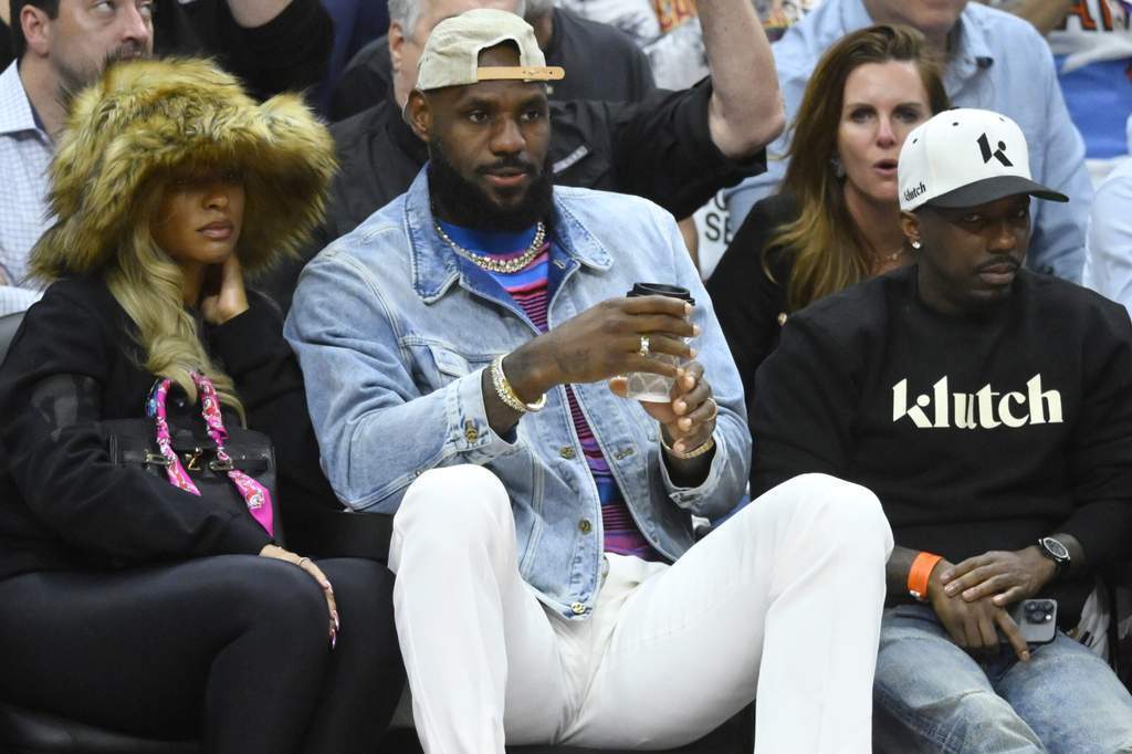 Bryce Harper memberikan ajakan kepada LeBron James untuk memperkuat Philadelphia 76ers