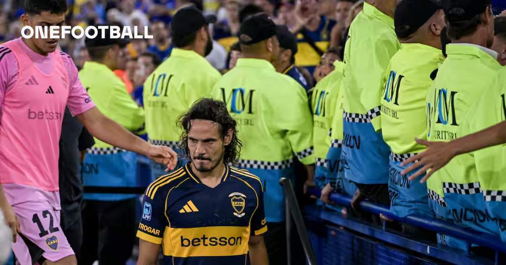 Striker veteran Edinson Cavani saat merayakan gol ketika masih membela Napoli