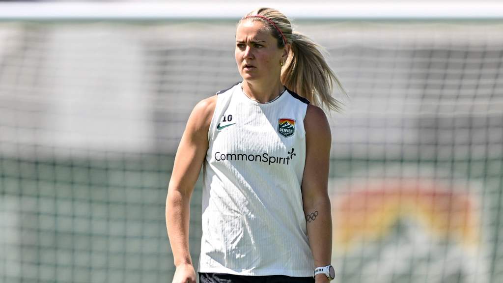 Bintang sepak bola wanita Amerika Serikat Lindsey Heaps resmi memperkuat klub Denver Summit FC