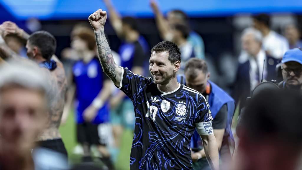 Lionel Messi merayakan kemenangan Argentina atas Inggris di semifinal Piala Dunia