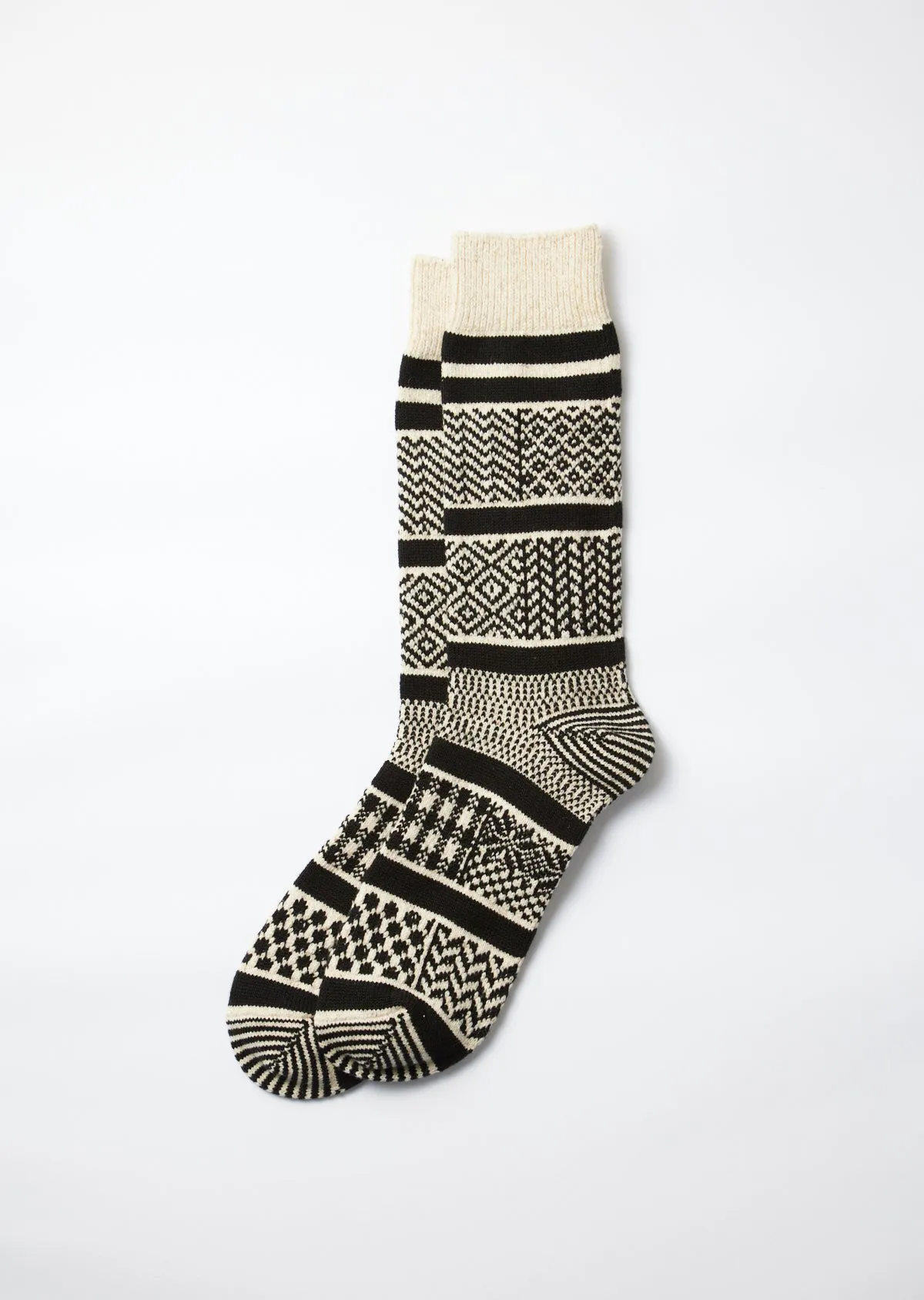 Multi Jacquard Crew Socks Ivory Black dari HITAMSLOT dengan pola rajutan rapi