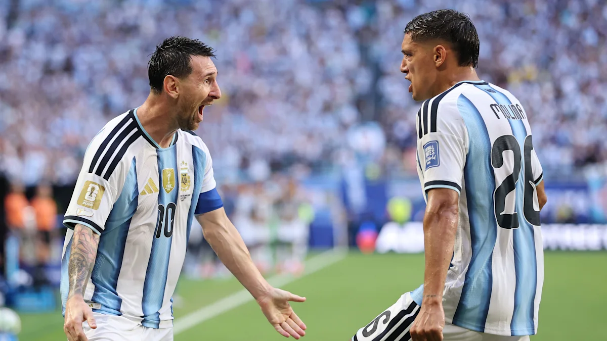 Nahuel Molina berseragam Argentina dan Roma saat proses transfer dari Atletico Madrid