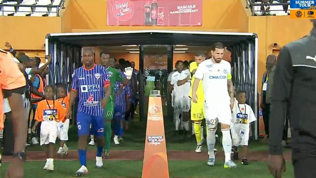 Para pemain Olympique de Marseille merayakan gol dalam laga persahabatan melawan FC Yamoussoukro