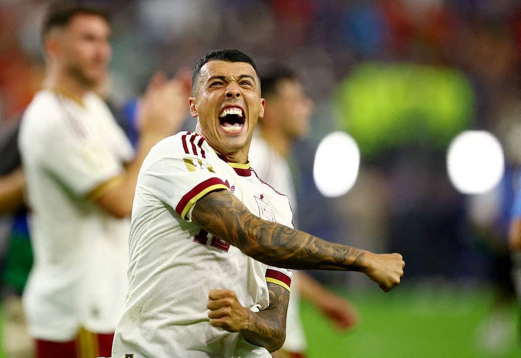 Pedro Porro merayakan gol Spanyol ke gawang Prancis di semifinal Piala Dunia