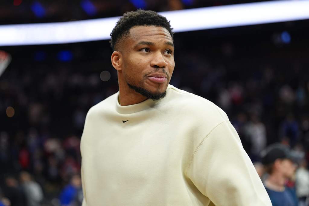 Giannis Antetokounmpo bersiap membela Miami Heat di kompetisi NBA