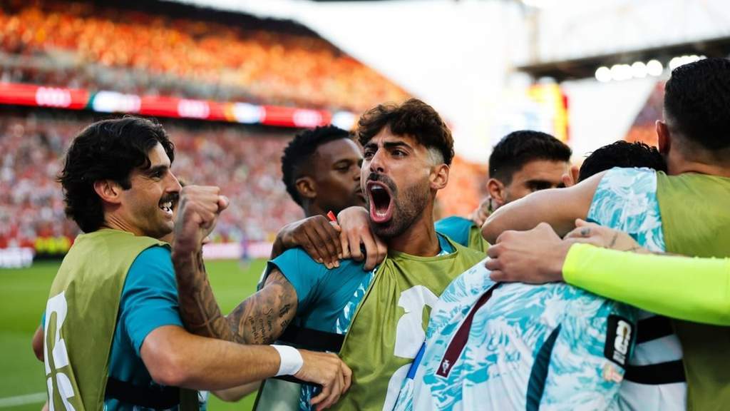 Gelandang RCD Mallorca Samú Costa saat bertanding di lapangan hijau