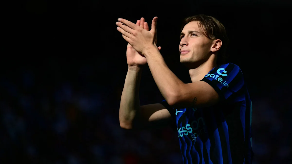 Pio Esposito merayakan gol bersama rekan setim di Inter Milan