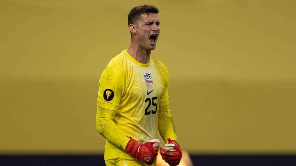 Pelatih USMNT Mauricio Pochettino saat mempersiapkan taktik adu penalti untuk Piala Dunia.