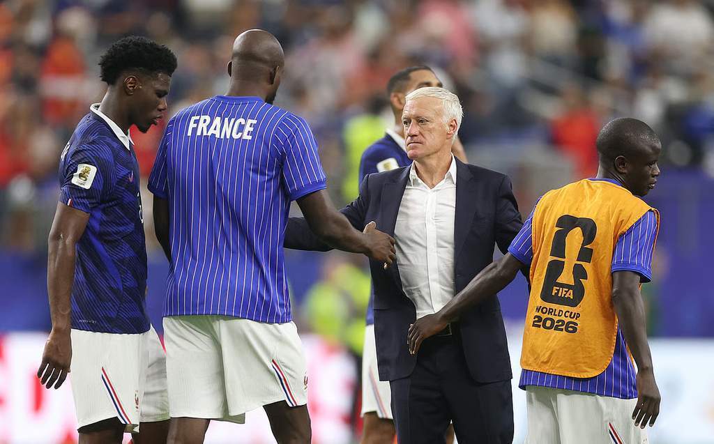 Pelatih Prancis Didier Deschamps kecewa setelah timnya kalah dari Spanyol di semifinal Piala Dunia
