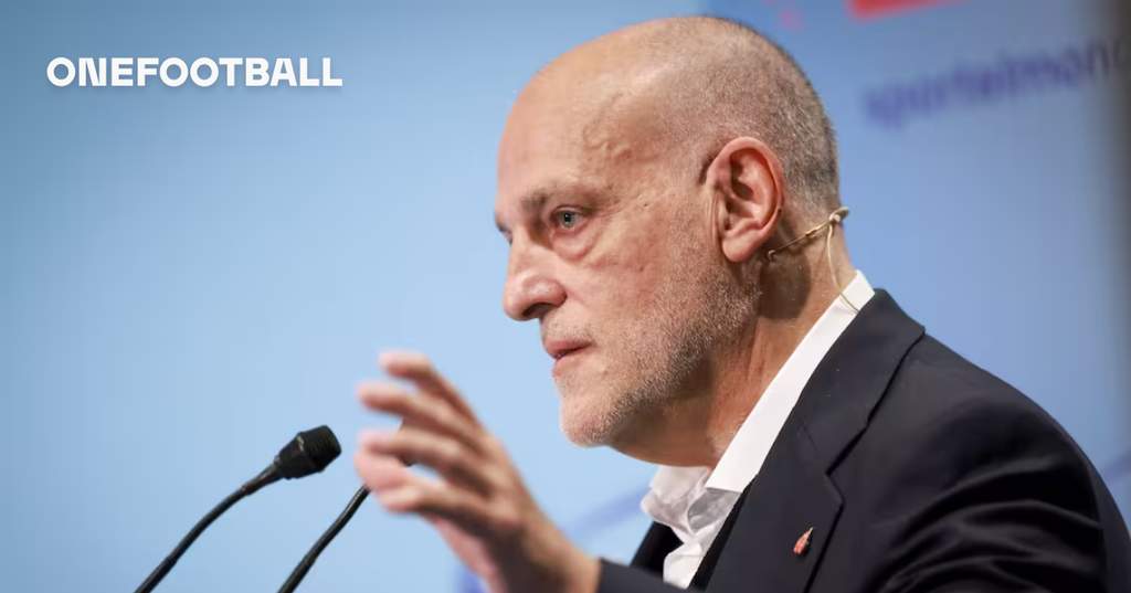 Presiden LaLiga Javier Tebas memberikan pernyataan mengenai aturan keuangan Barcelona