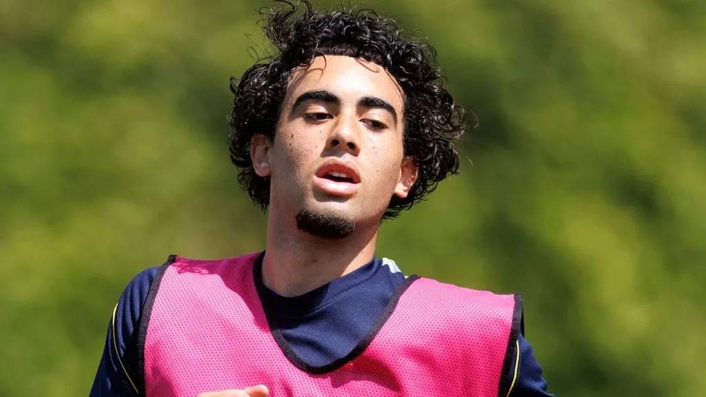 Manajer Tottenham Hotspur Roberto De Zerbi memimpin sesi latihan pramusim klub