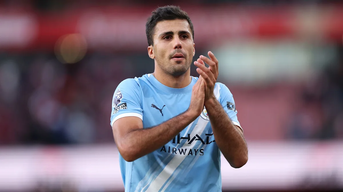 Rodri berseragam Manchester City menjadi target Barcelona dan Real Madrid