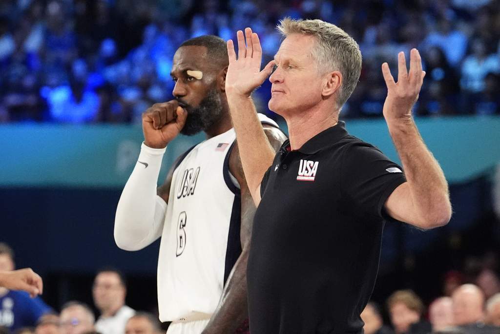 Steve Kerr berbicara kepada penggemar tentang potensi perekrutan LeBron James ke Golden State Warriors