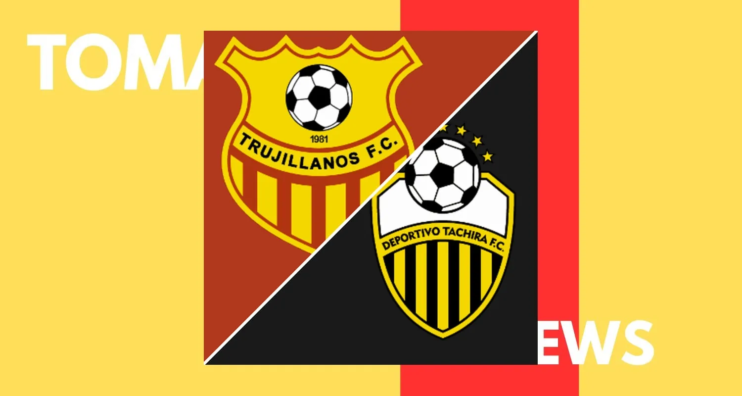 Pemain Trujillanos dan Deportivo Tachira berebut bola di Estadio Jose Alberto Perez