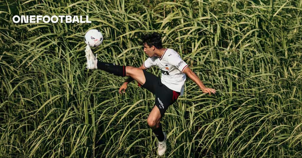 Skuad Valencia CF saat menjalani pemusatan latihan pramusim pertama di Girona