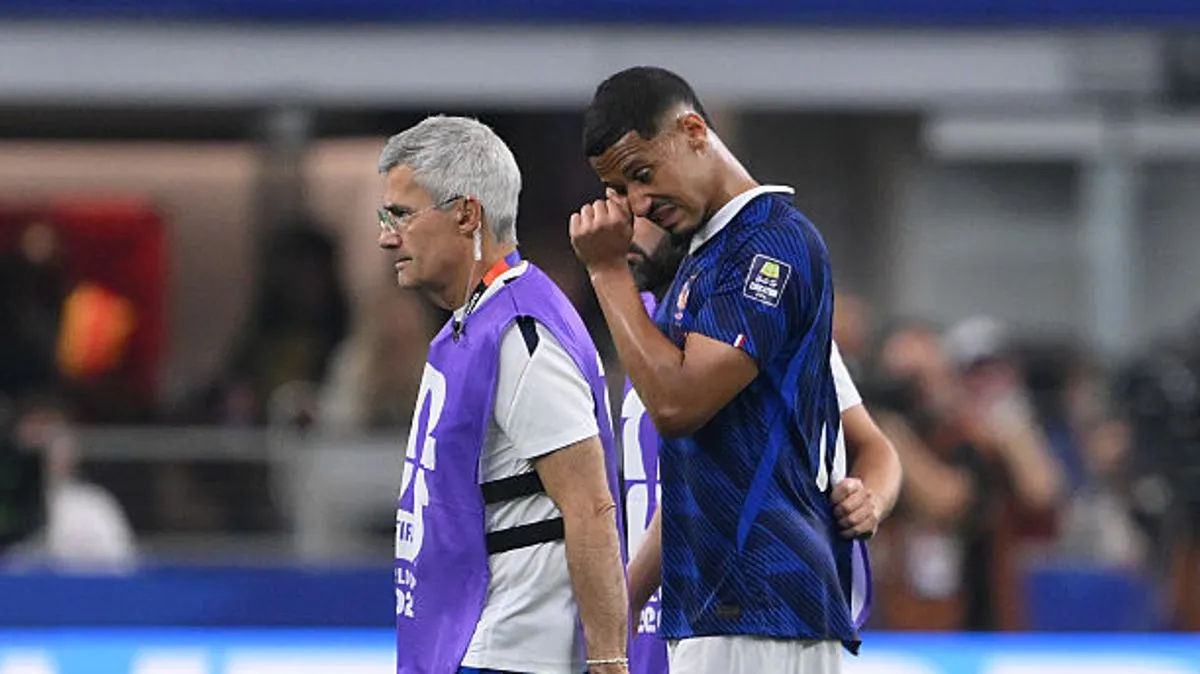 Bek Arsenal William Saliba mengalami cedera punggung saat membela Prancis di Piala Dunia